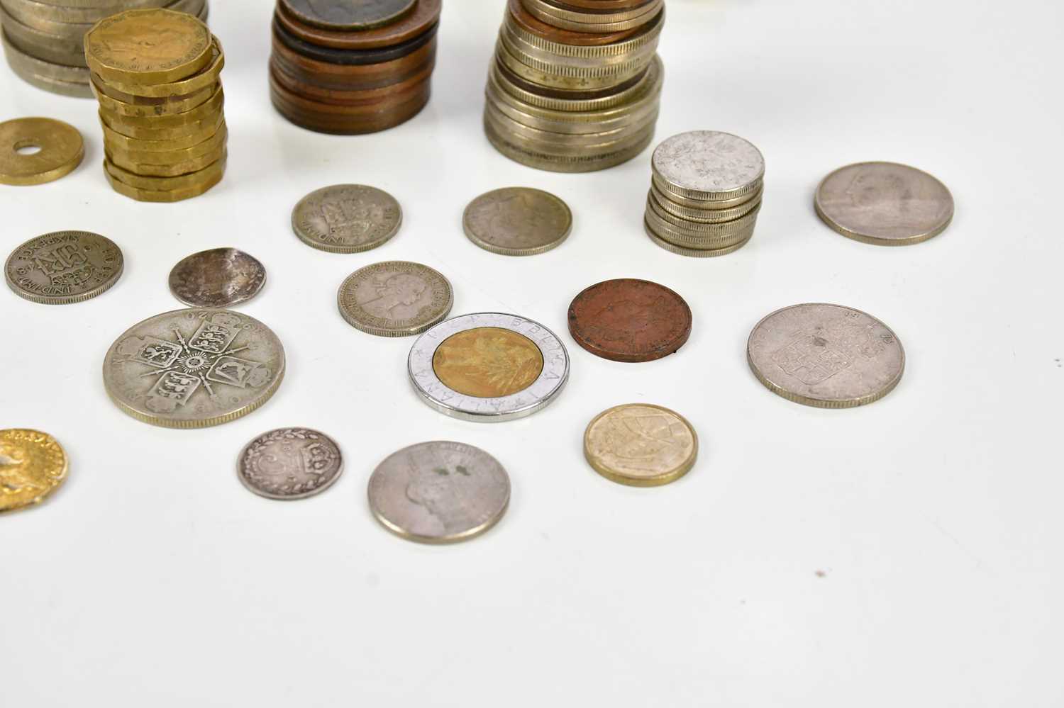 A small collection of coins to include silver crowns, half crowns, threepences, commemorative coins, - Image 4 of 7