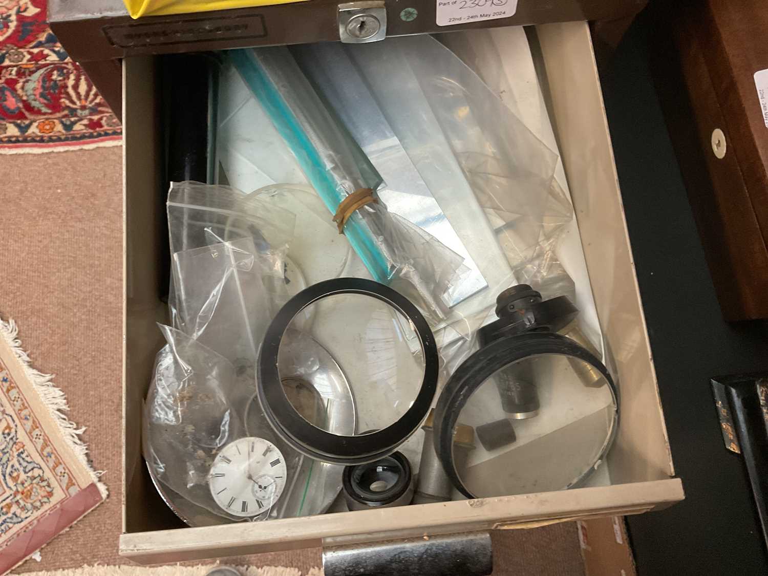 A miscellany of modern wristwatches, lenses and other component parts, in one box and two metal - Bild 18 aus 18
