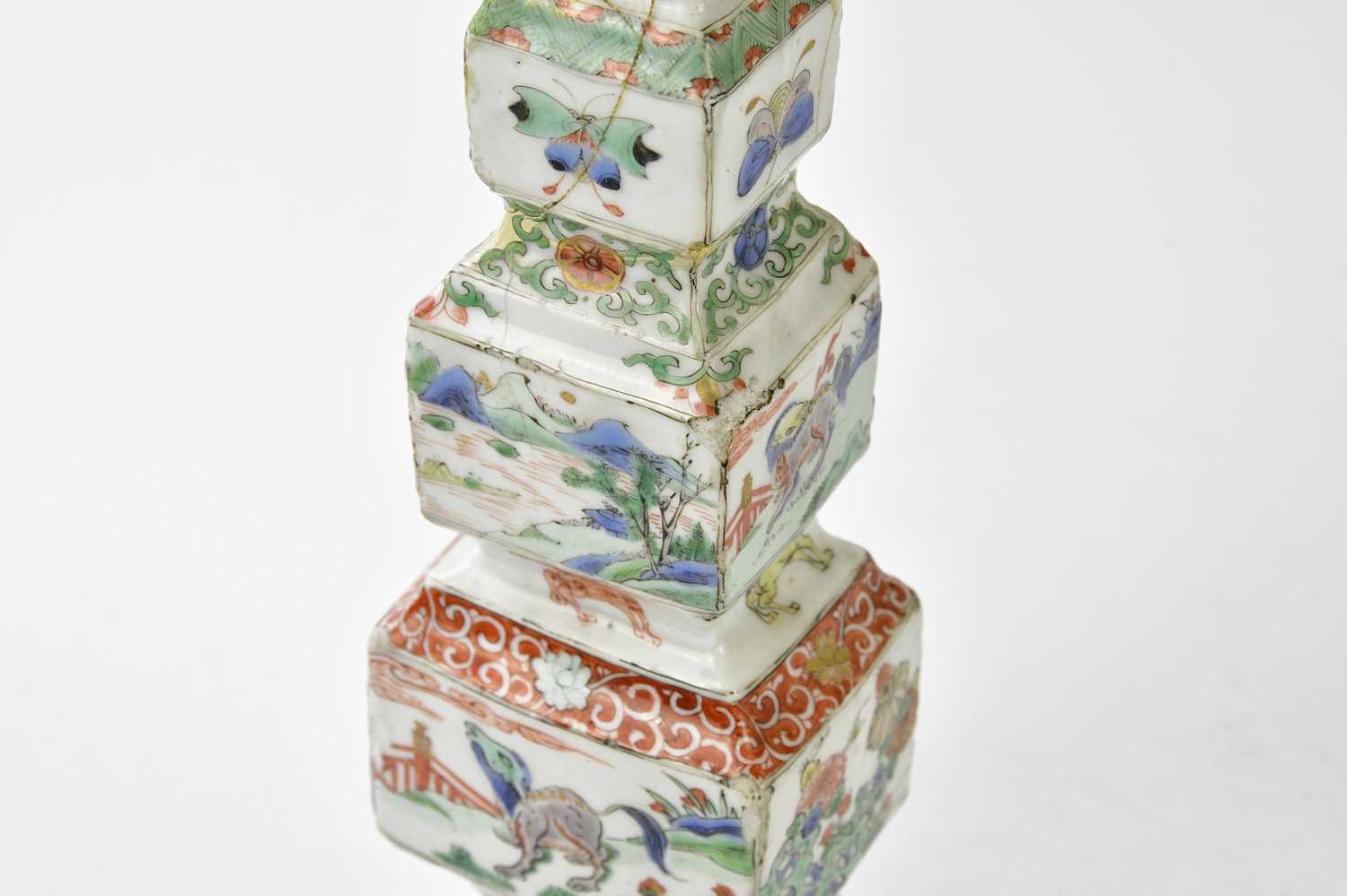 A pair of 18th century Chinese Famille Verte Wucai porcelain vases, of square form, each painted - Image 6 of 17