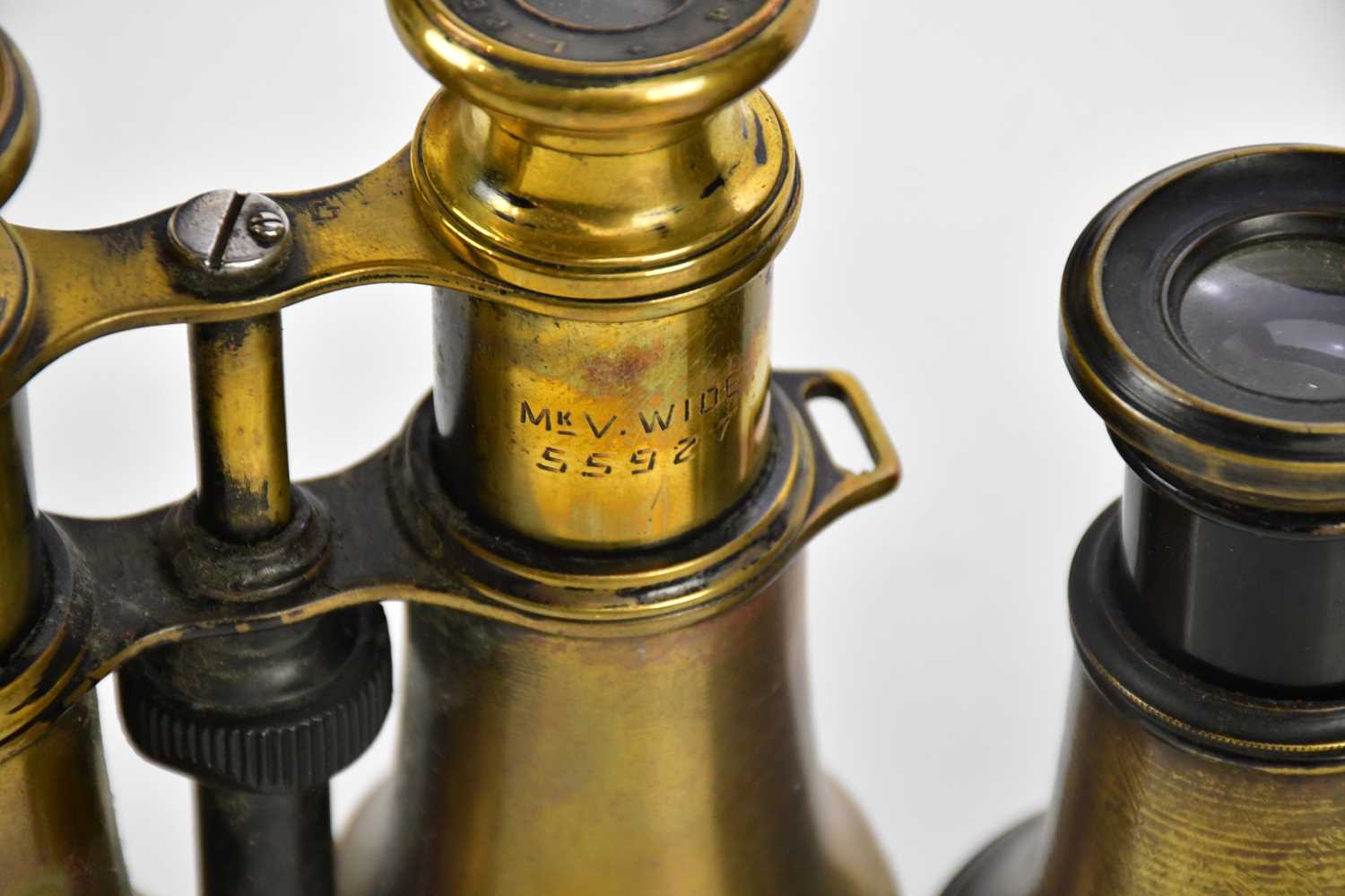 L PETIT FABT; a pair of early 20th century French brass binoculars, stamped ‘Mk V Wide’ and number - Bild 5 aus 5