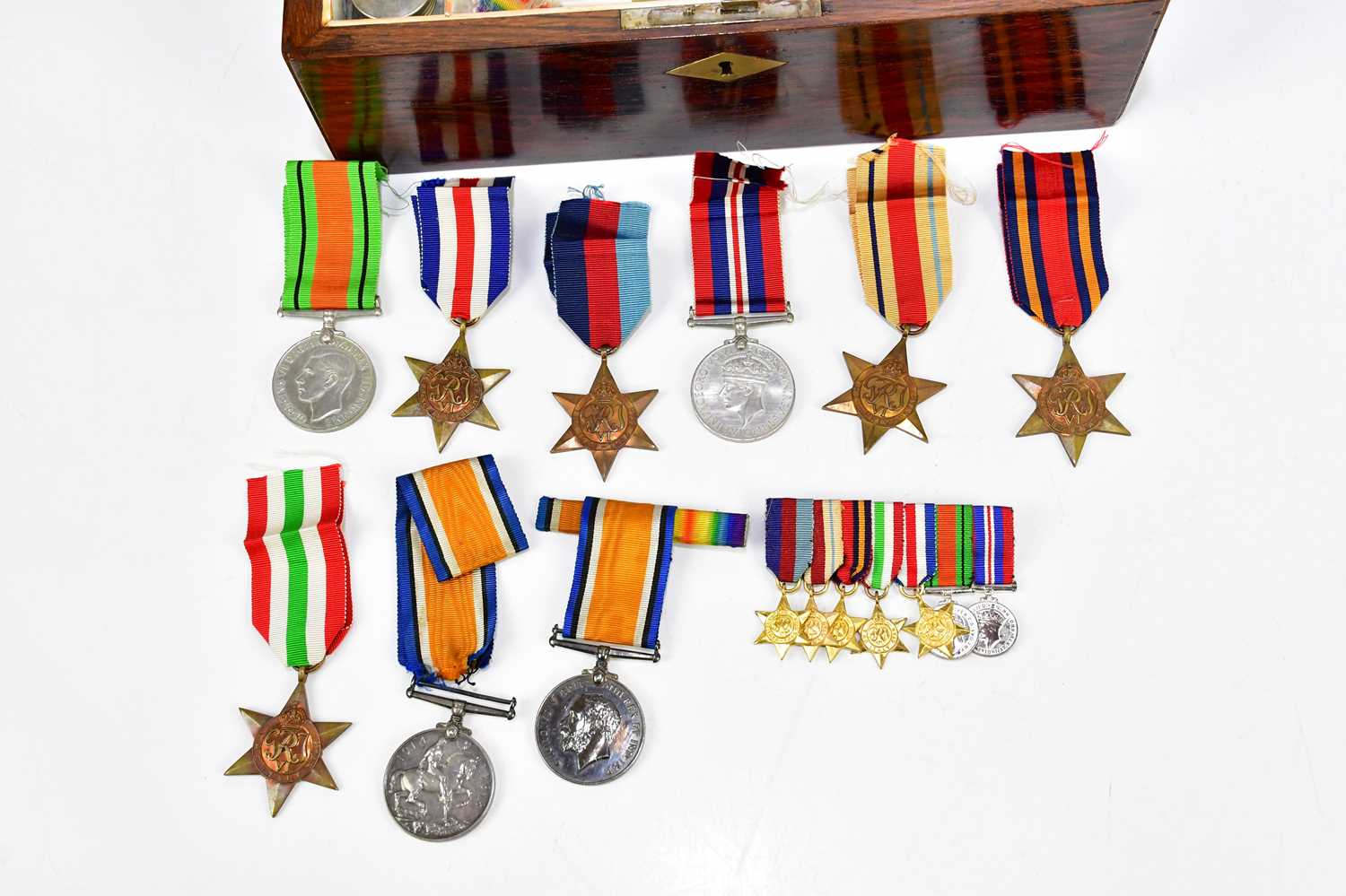 A collection of WWI and WWII medals and ephemera comprising 1914-18 Medal and Victory Medal - Bild 2 aus 4