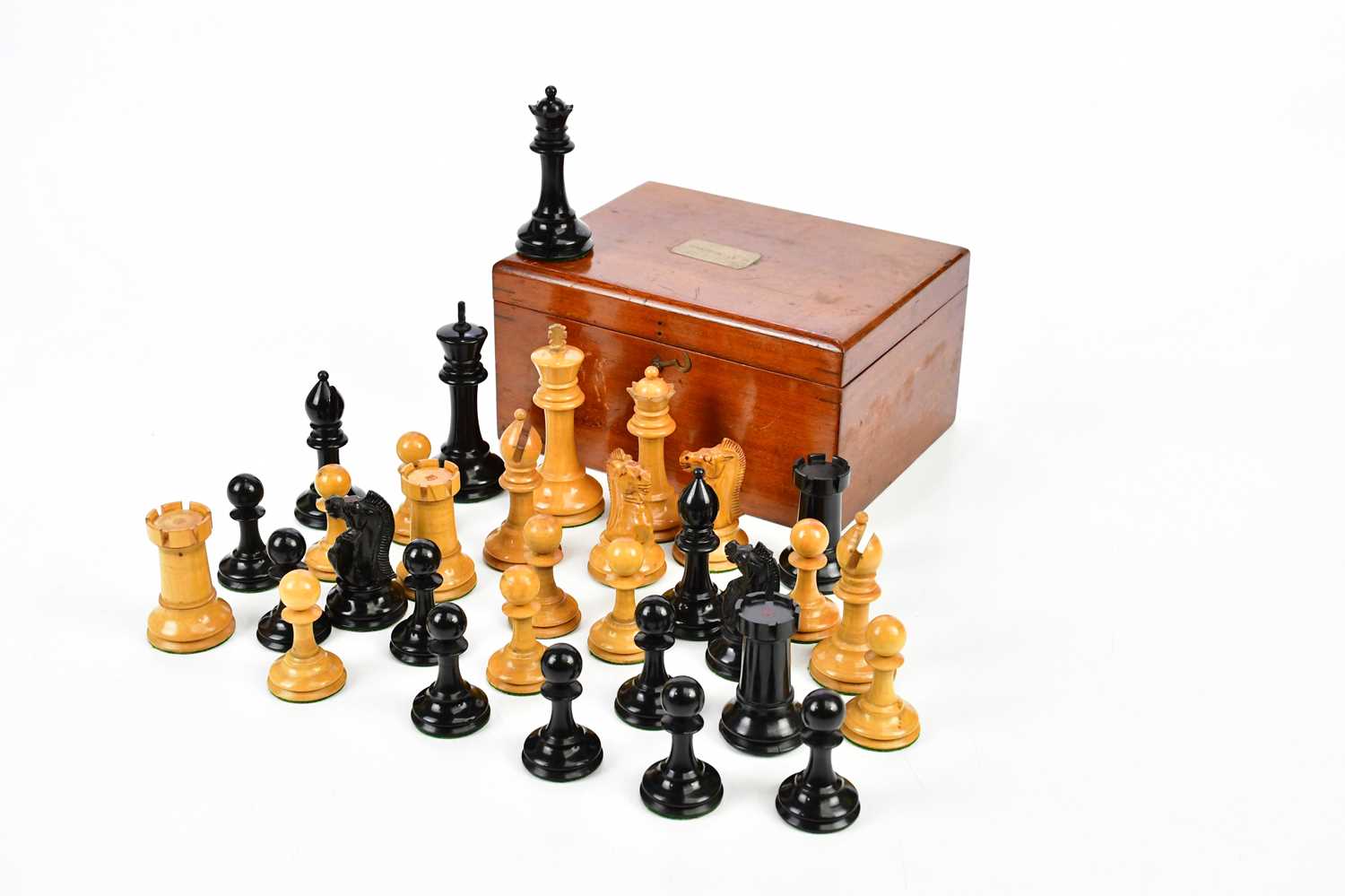 A Staunton pattern chess set in mahogany case, height of king 9.5cm, weighted. Condition Report: The