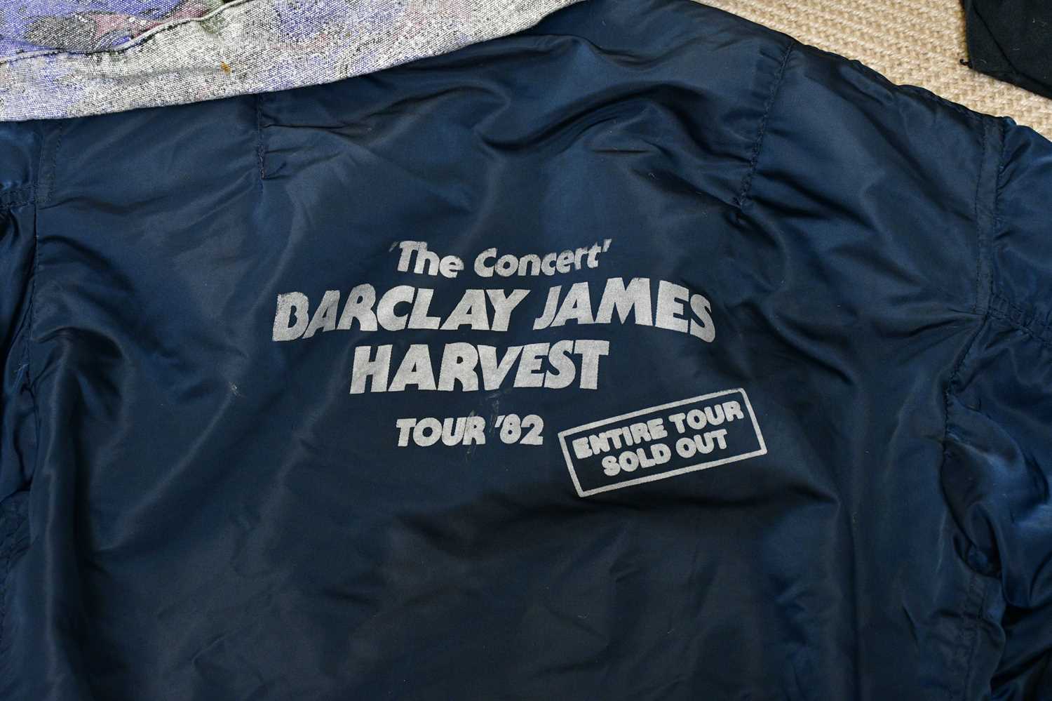 BARCLAY JAMES HARVEST; a tour crew bomber jacket 'The Concert Tour 1982', together with T-shirt, a - Bild 4 aus 5