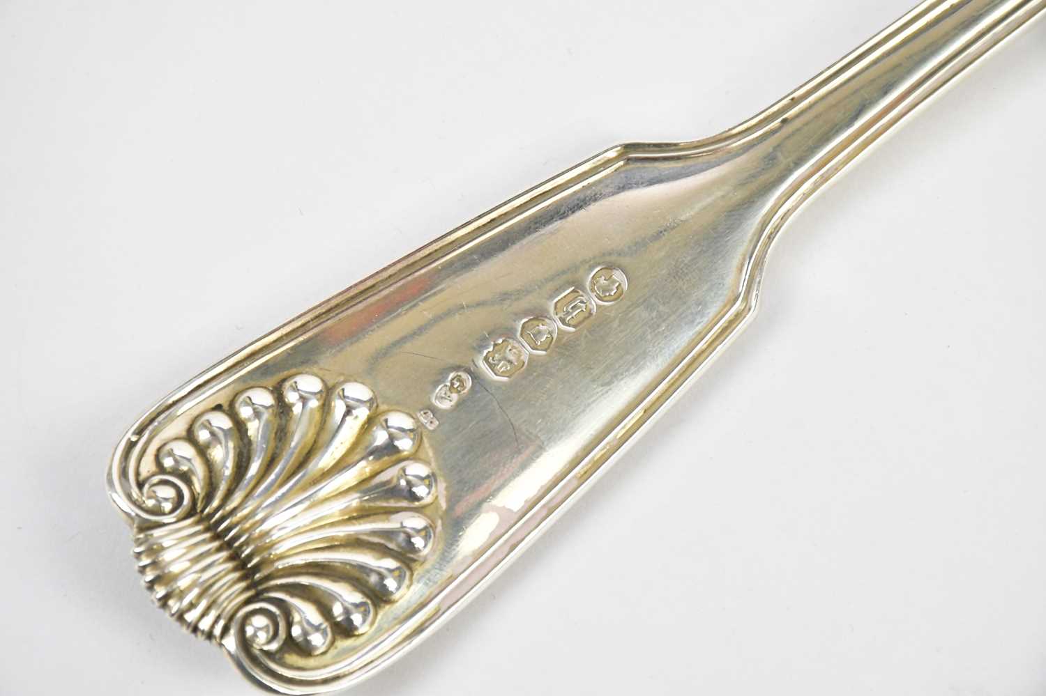 CHAWNER & CO; a Victorian hallmarked silver basting spoon, London 1863, approx weight 7.07ozt/220g. - Bild 3 aus 5