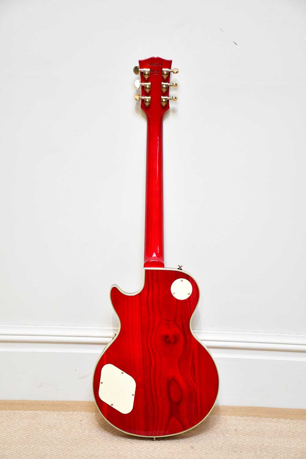 A Gibson style Les Paul custom electric guitar, serial number 01433746, together with Gibson case - Image 5 of 16