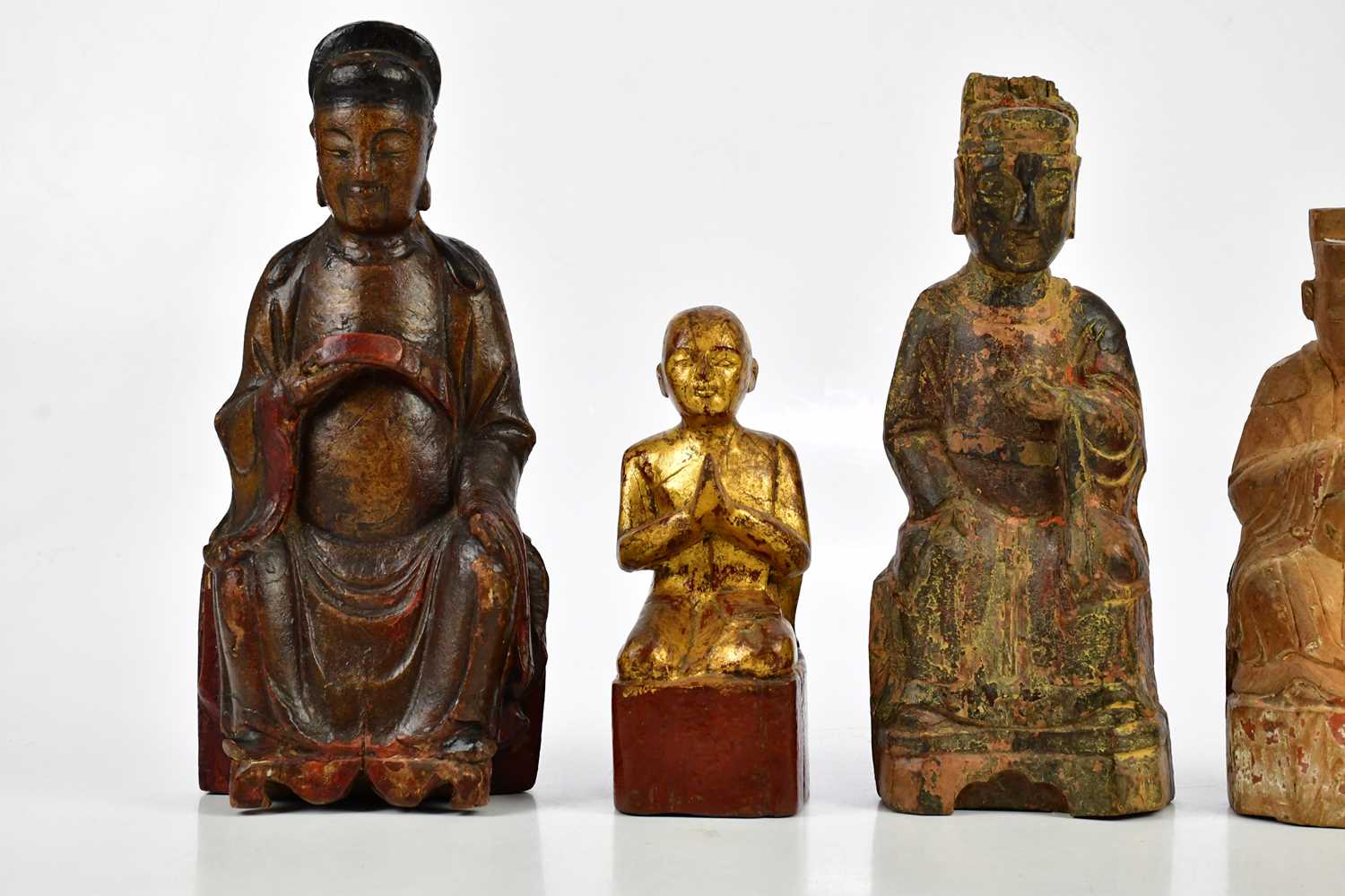 A group of five carved wooden painted Chinese figures, largest 29cm. - Bild 2 aus 5