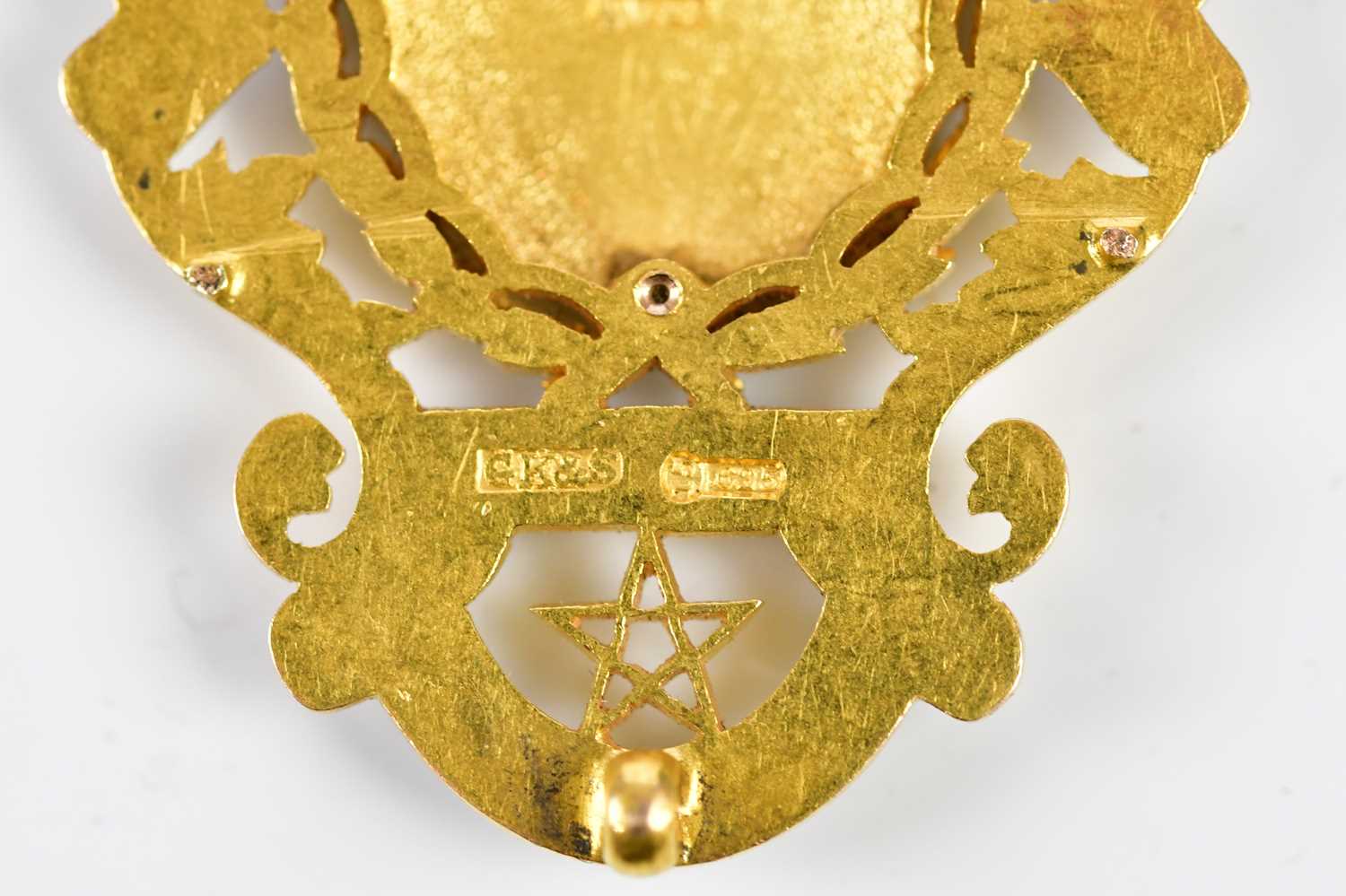 MASONIC INTEREST; a 15ct yellow gold and enamel jewel 'Prince Arthur Lodge No. 4508 Manchester', - Image 3 of 3