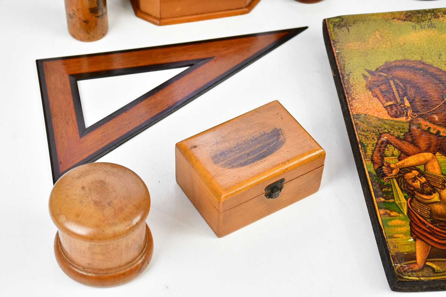 A collection of treen items to include two carved oak figures, four carved oak biscuit stamps, - Bild 2 aus 6