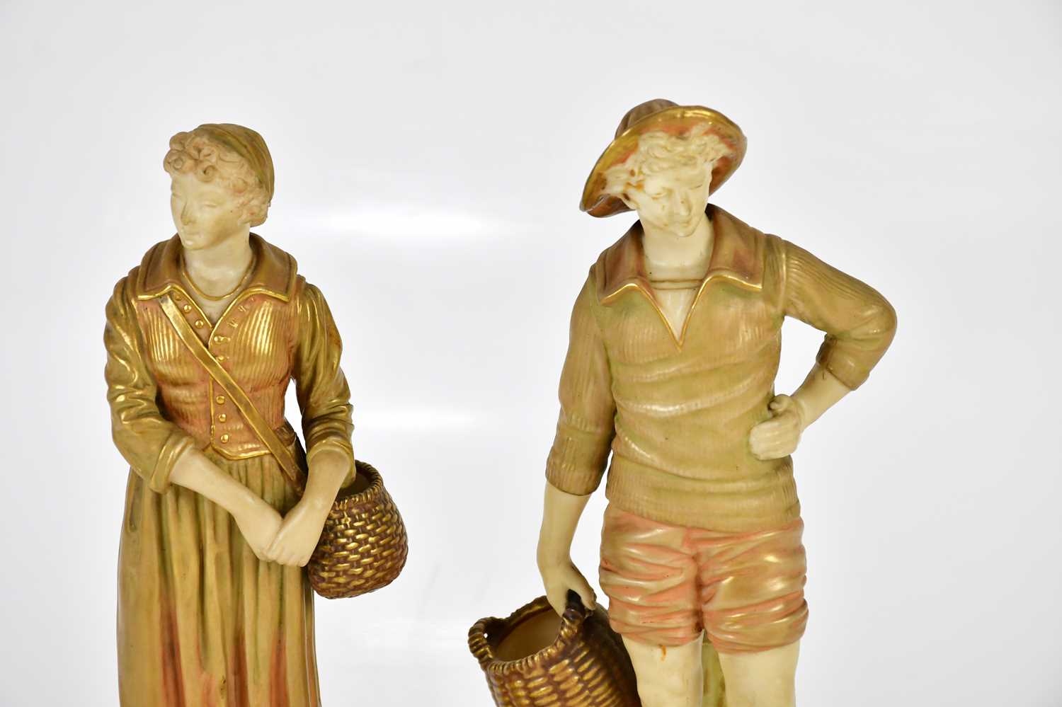 ROYAL WORCESTER; a pair of gilded blush ivory figures, a Dutch boy and girl holding baskets, factory - Bild 2 aus 5