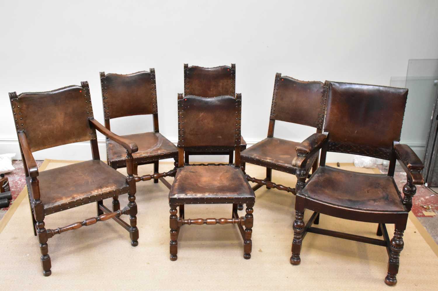 A late 19th century oak refectory table, together with six oak framed dining chairs with leather - Bild 4 aus 6