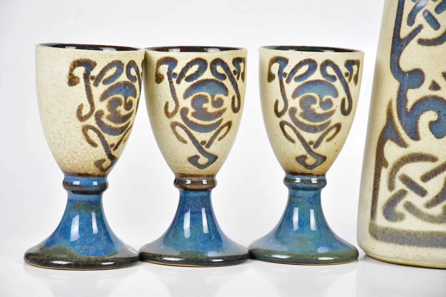 LAUGHARNE WALES POTTERY; a set of six ceramic goblets and a wine decanter, height 35cm. - Bild 3 aus 4