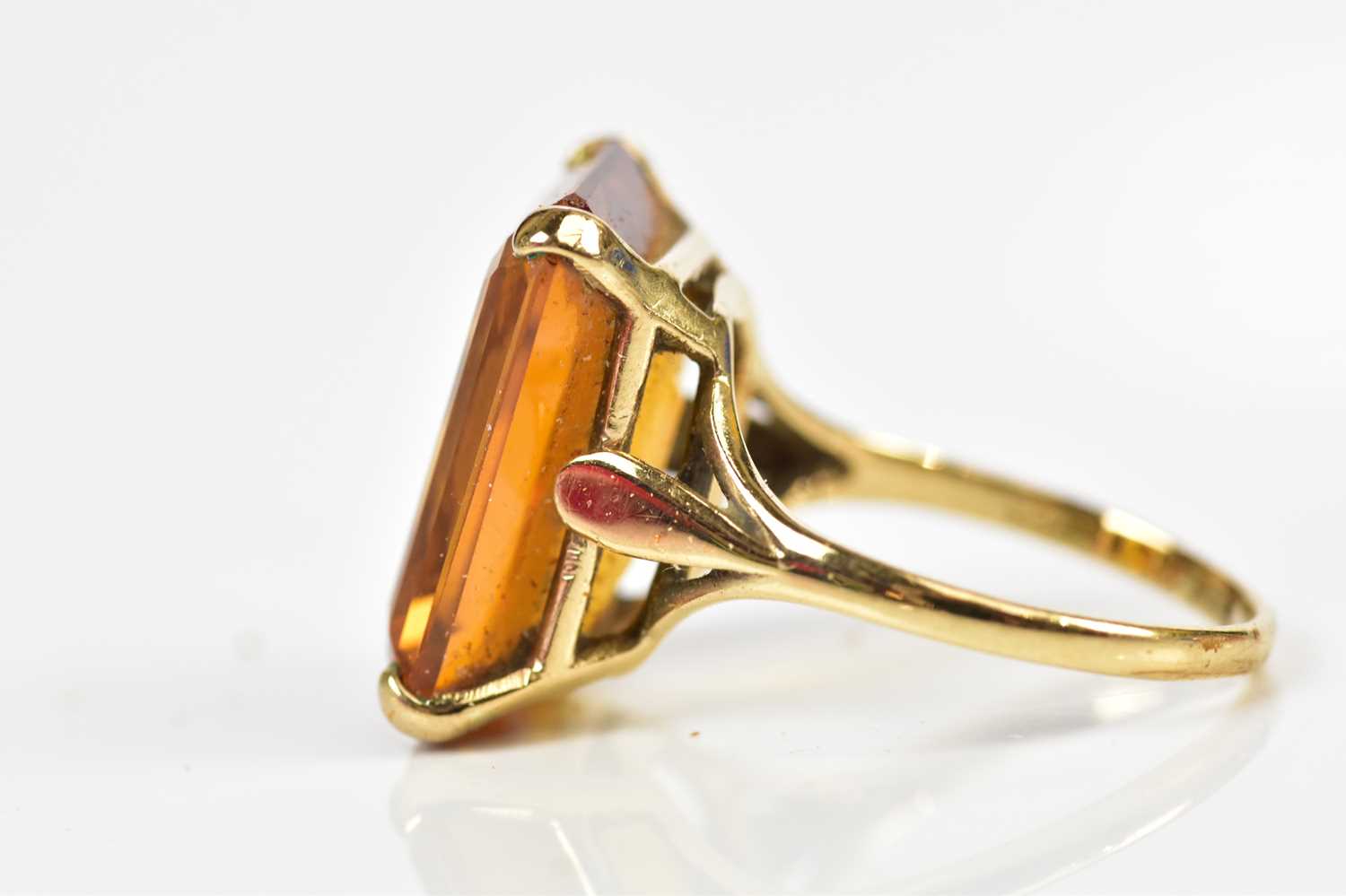 A 9ct yellow gold dress ring, size L, together with a further 9ct yellow gold dress ring, size M, - Bild 4 aus 5