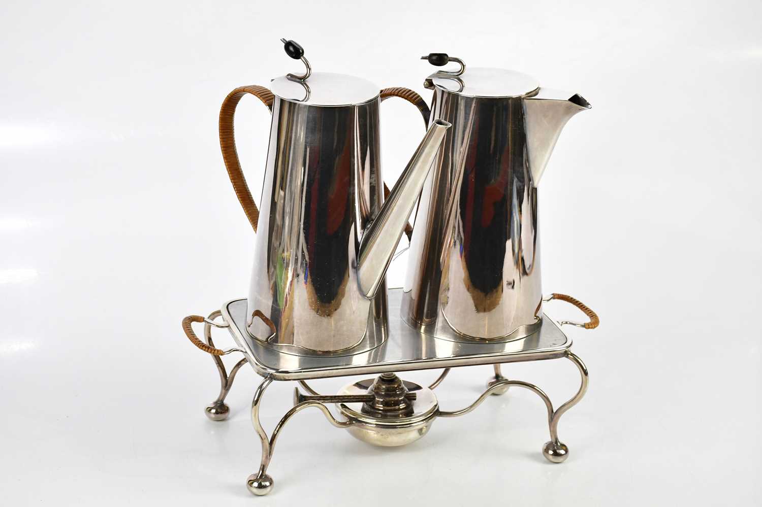 ASPREY & CO; a three piece silver plated coffee set comprising coffee pot, teapot and spirit warmer. - Bild 2 aus 5