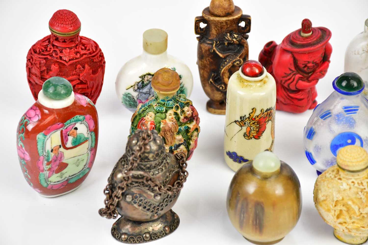 A small collection of modern Oriental snuff bottles. - Image 2 of 3