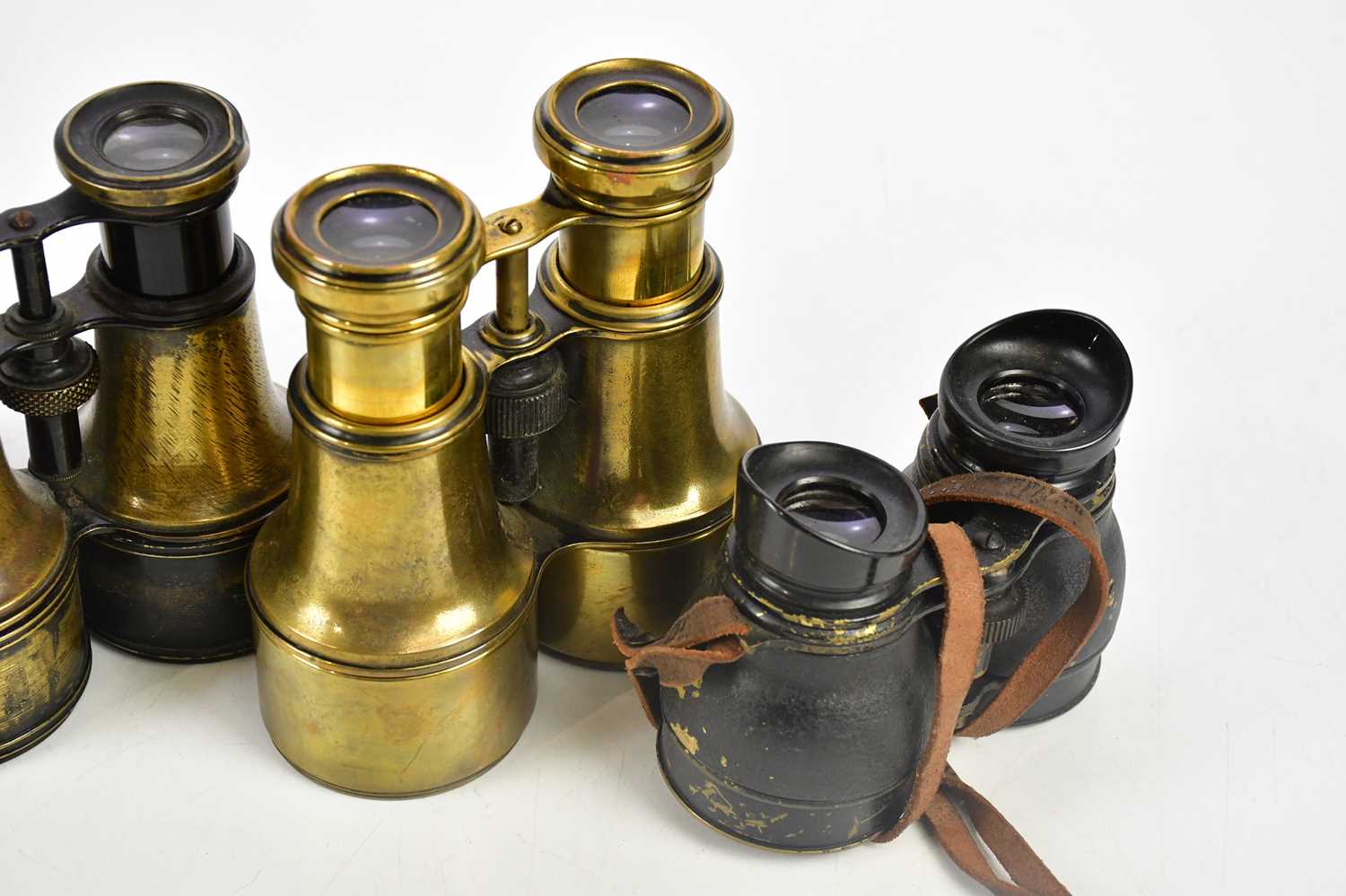 L PETIT FABT; a pair of early 20th century French brass binoculars, stamped ‘Mk V Wide’ and number - Bild 3 aus 5
