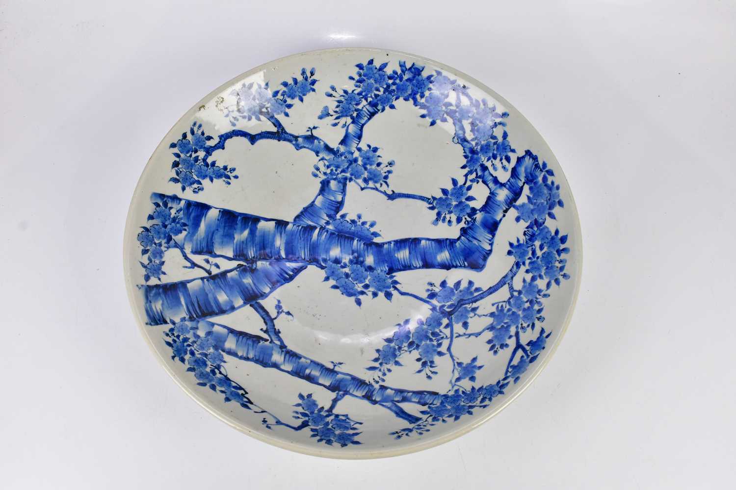 A large modern Japanese blue and white charger, with six character to the underside, diameter 55cm. - Bild 2 aus 5