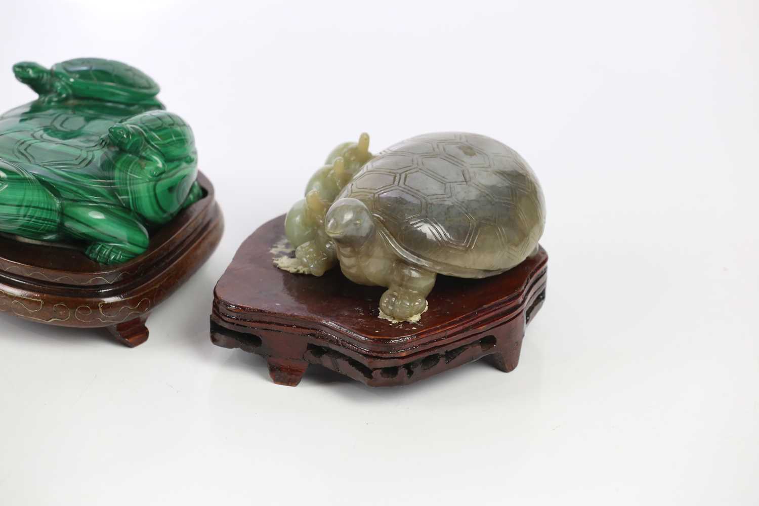 A collection of eight hardstone carved tortoises, including jade and malachite examples. - Image 4 of 4