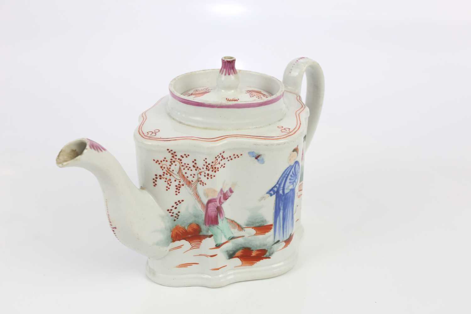 NEW HALL; a late 18th century porcelain teapot, decorated with Oriental figures in a garden, pattern - Image 2 of 5