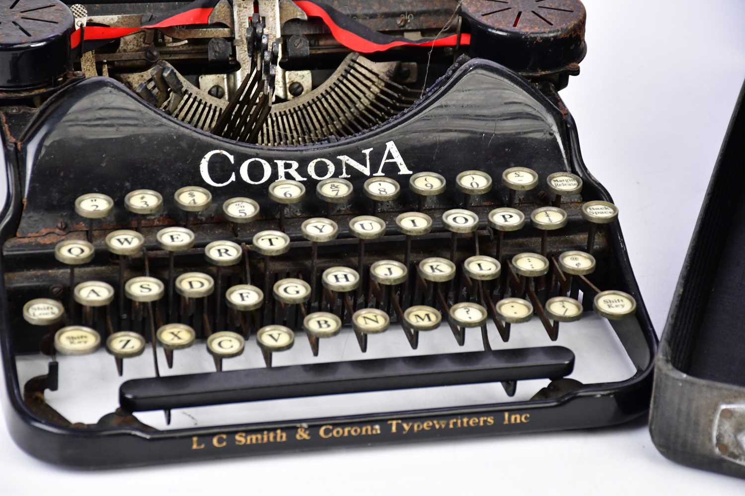 CORONA; a vintage typewriter and a further cased later Corona typewriter (2). - Bild 2 aus 3