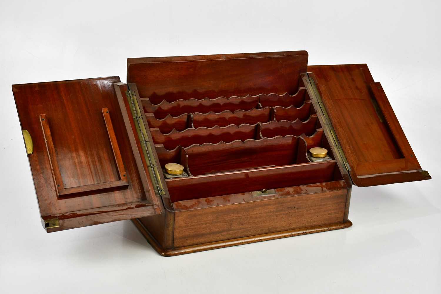 A Victorian mahogany stationery cabinet, the hinged covers enclosing pigeon holes and detachable - Bild 2 aus 3