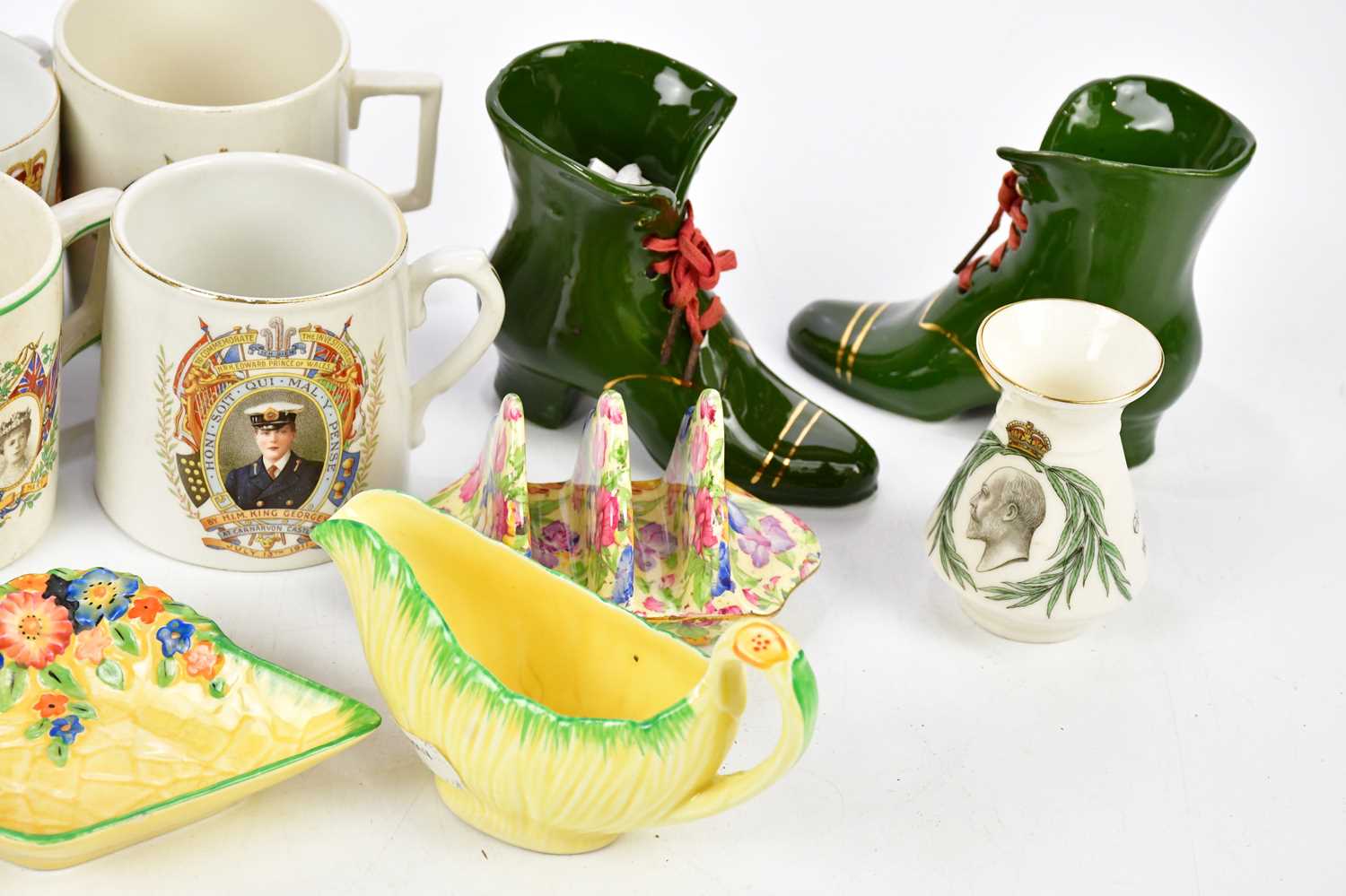 A quantity of decorative ceramics including Crown Devon, commemorative mugs, etc. - Image 3 of 4