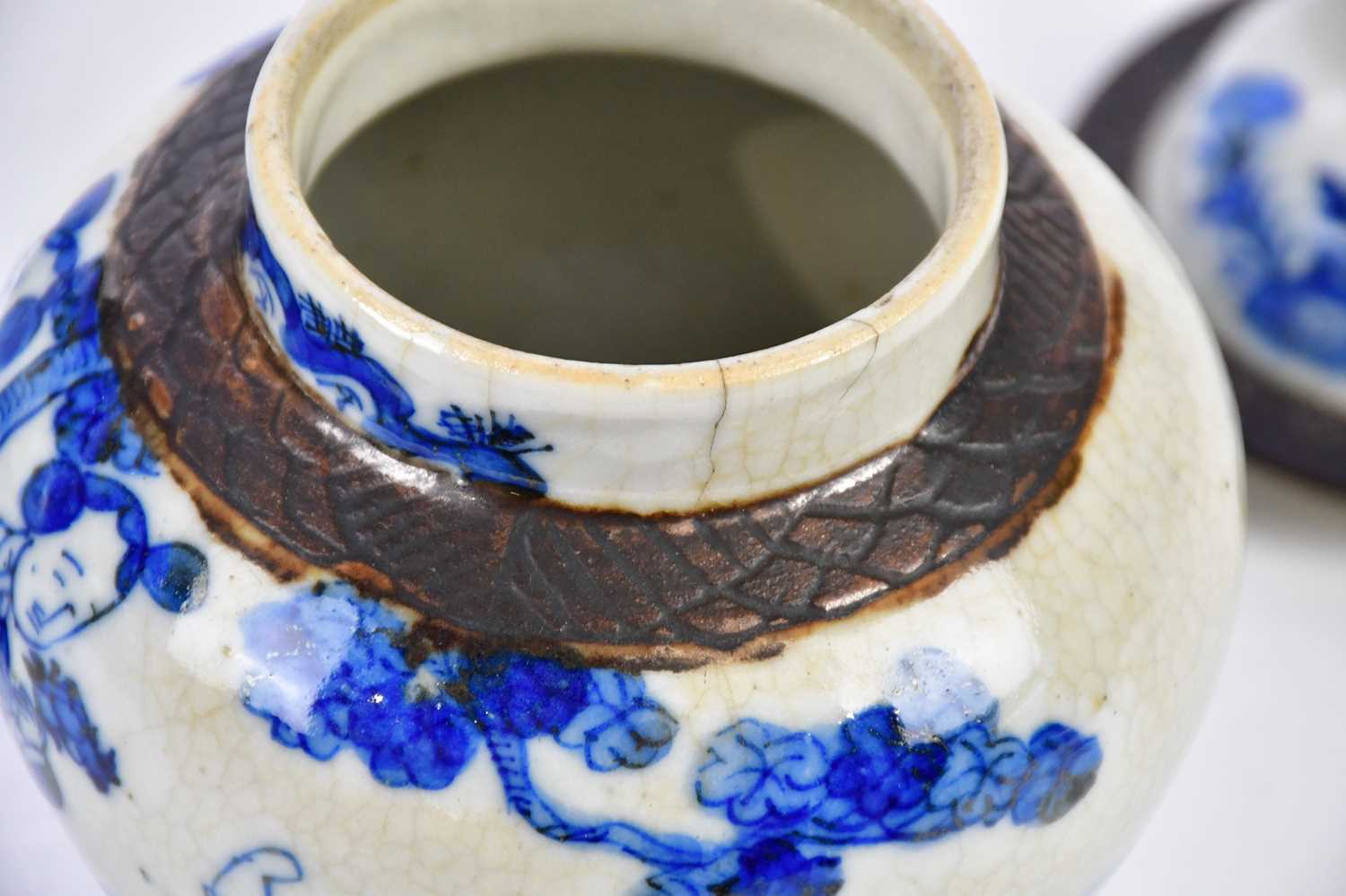 A pair of Chinese blue and white crackle glazed ginger jars and covers, with four character Kangxi - Image 9 of 13