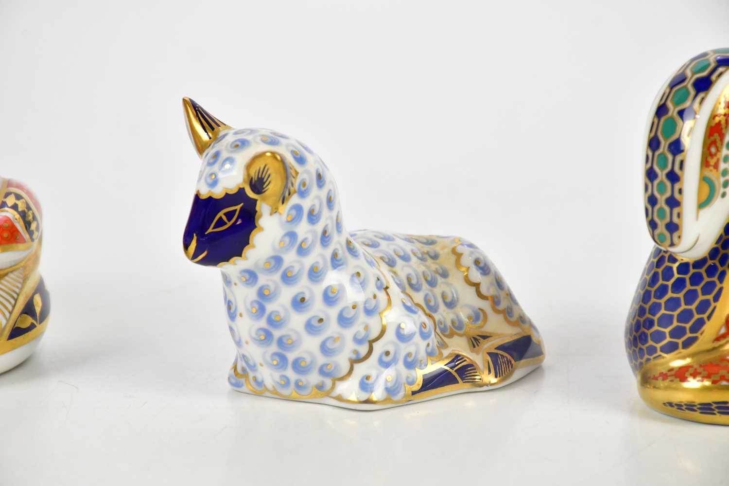 ROYAL CROWN DERBY; three animal form paperweights including frog and lamb (3). Condition Report: - Bild 3 aus 4