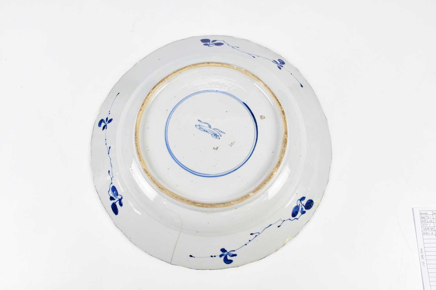 An 18th century Chinese blue and white Kraak ware charger decorated in panels with floral - Image 8 of 9
