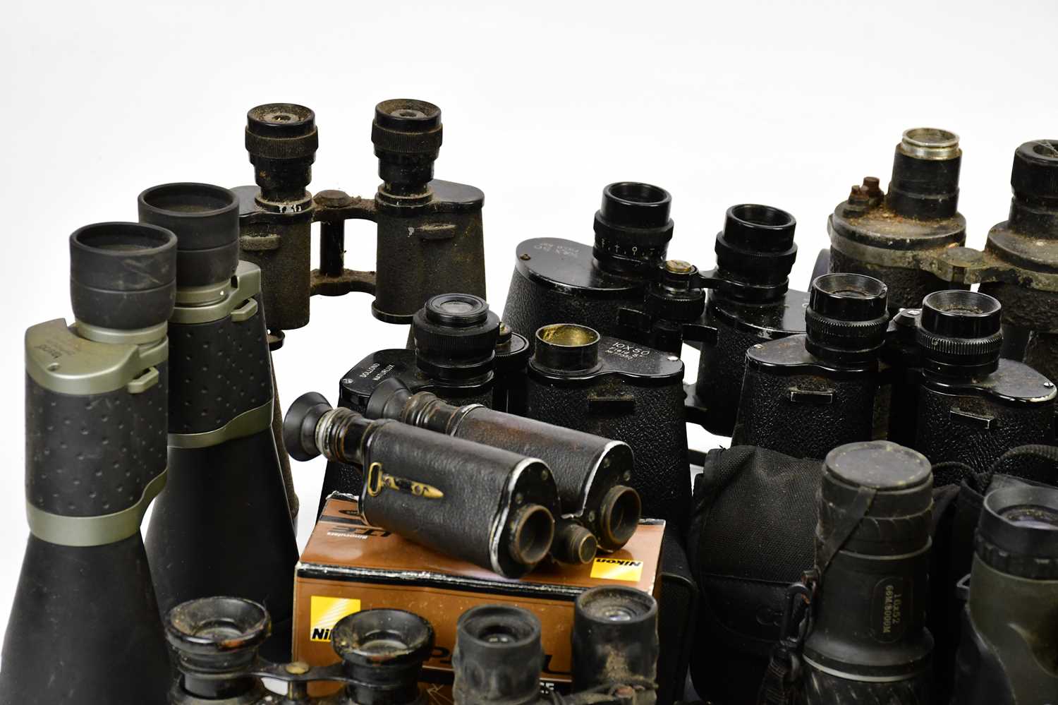 A collection of vintage and modern binoculars and other optical devices, predominantly unboxed. - Image 2 of 7