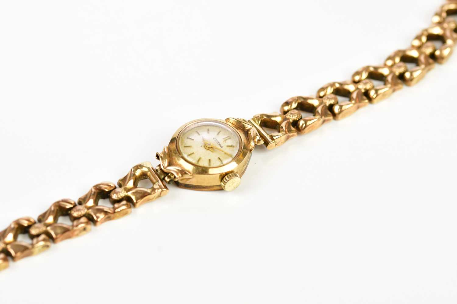 ENIGAR; a 9ct gold lady's wristwatch, set with batons, on 9ct gold textured strap, total weight - Bild 2 aus 5