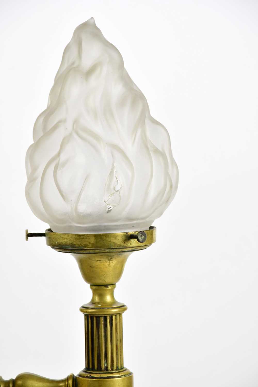 A pair of brass wall lights modelled as torches, with moulded frosted glass 'flame' shades, height - Bild 3 aus 4