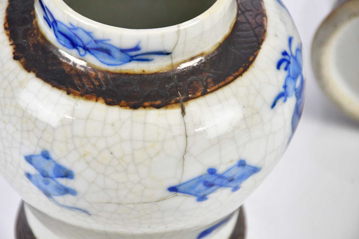 A pair of Chinese blue and white crackle glazed ginger jars and covers, with four character Kangxi - Image 8 of 13