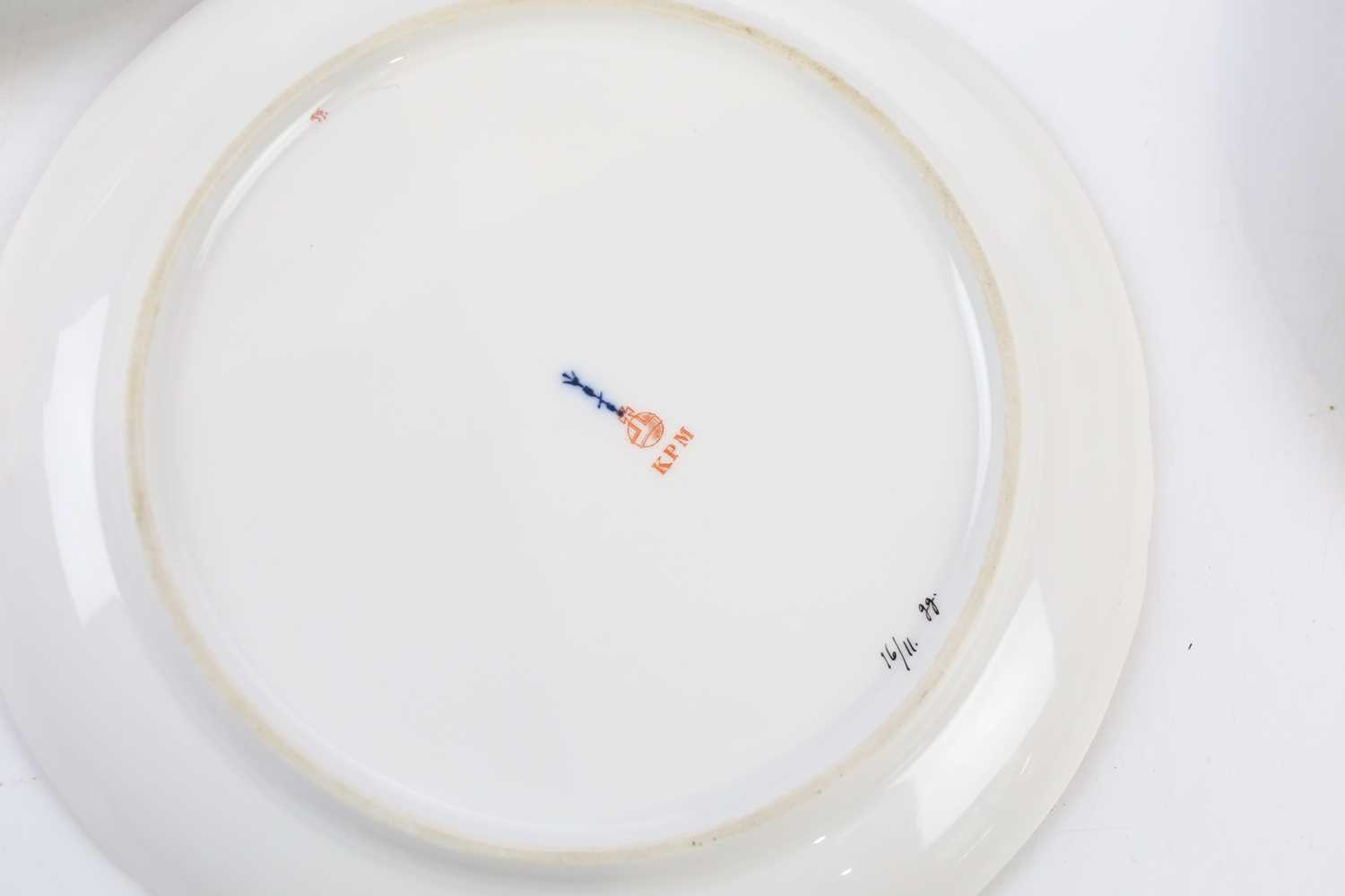 KPM; a collection of twelve hand painted porcelain plates, each decorated with fruit to the - Bild 5 aus 5