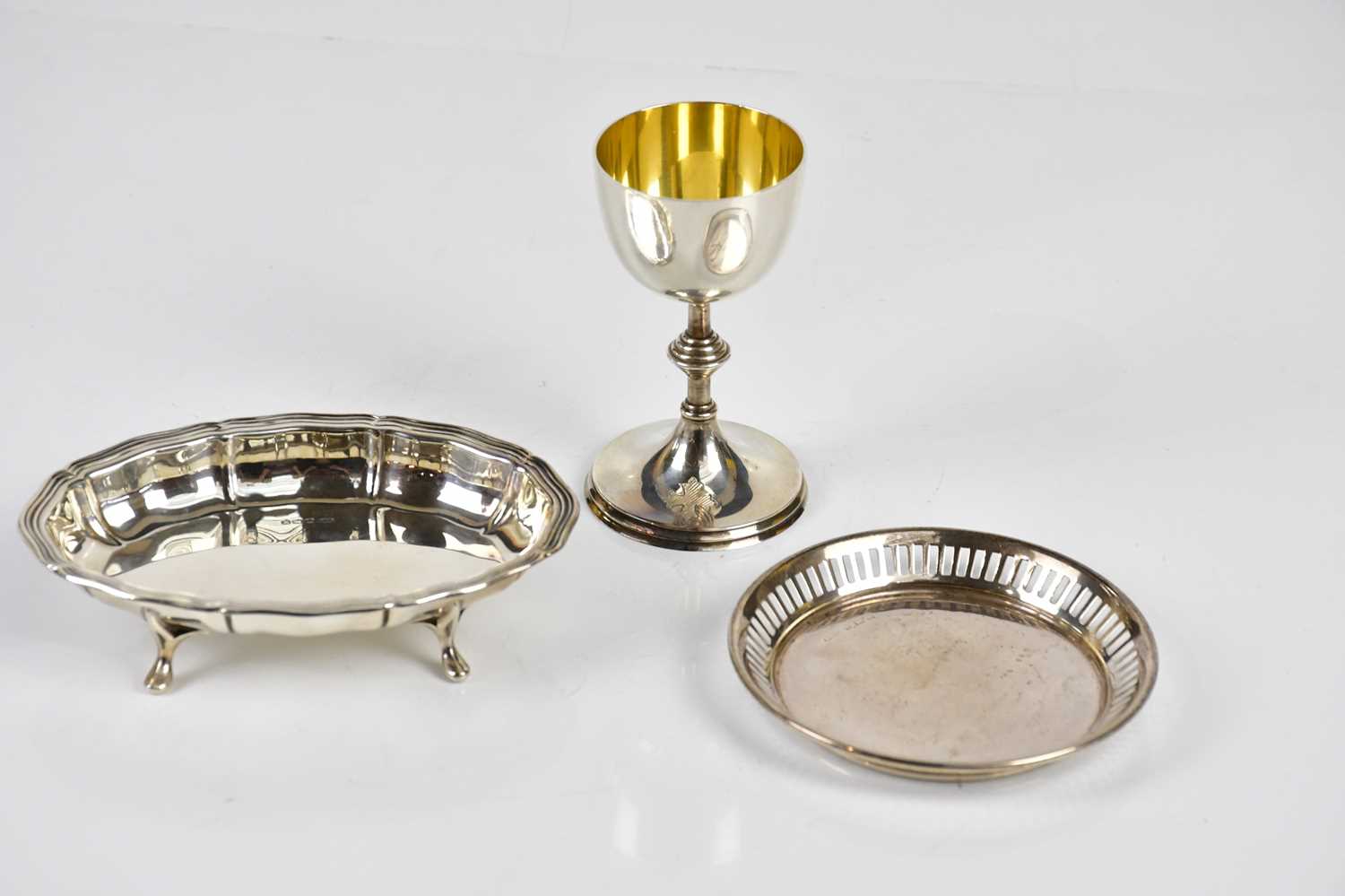 HURST, FRANKLIN & CO; an Elizabeth II hallmarked silver chalice from a travelling communion set with