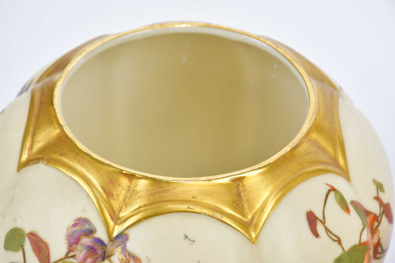 ROYAL WORCESTER; a blush ivory jar and cover, together with a further Masons transfer decorated - Bild 5 aus 6