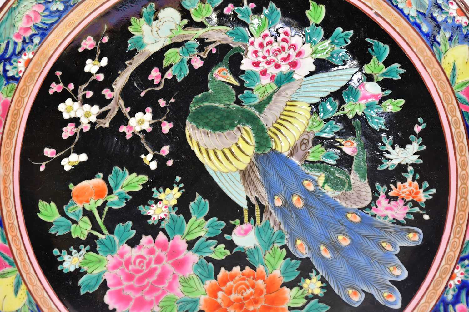 A Chinese Famille Rose porcelain wall plate, decorated with a peacock, diameter 36.5cm. - Bild 2 aus 5