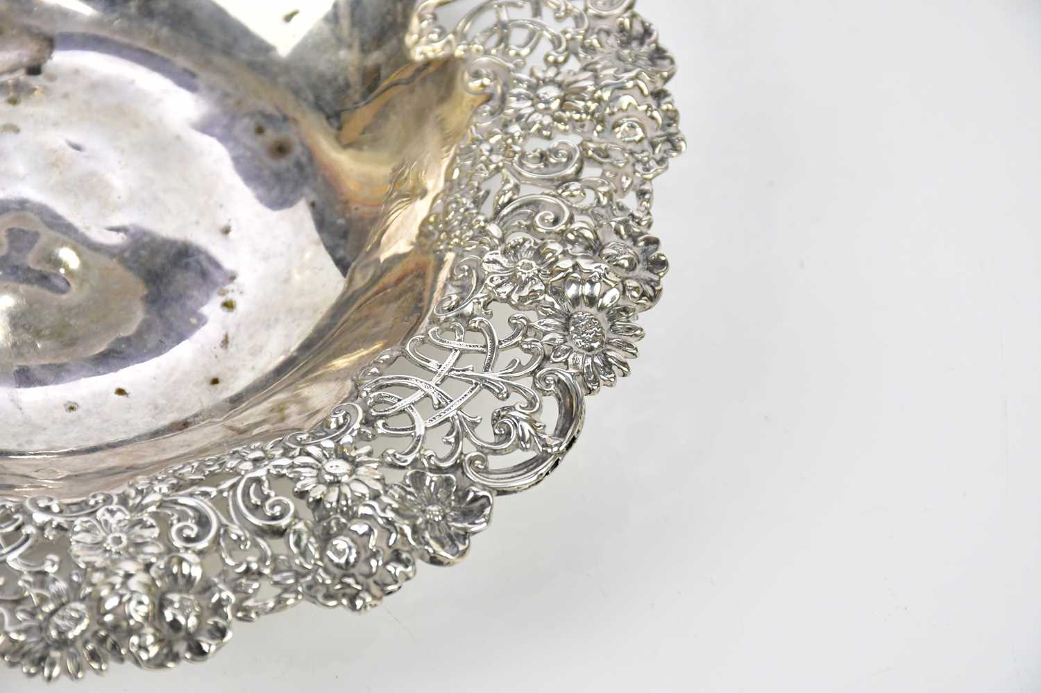 GALT & BRO; an American sterling silver bonbon dish with pierced border, diameter 19cm, approx 5. - Image 3 of 5