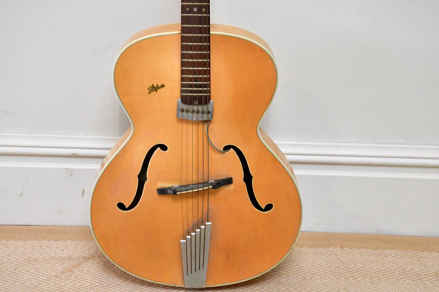 HOFNER; a Senator archtop guitar, with blonde finish, serial no. 8148. Condition Report: Major - Bild 4 aus 7