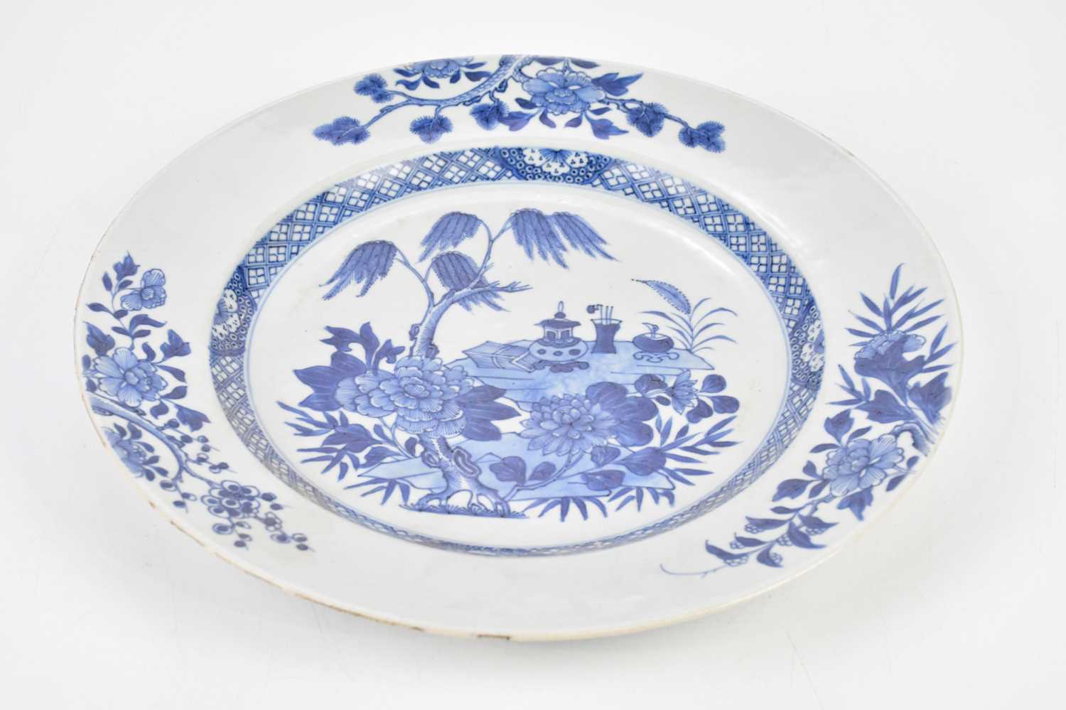 An 18th century Chinese Export blue and white plate, decorated with central scene of objects on a