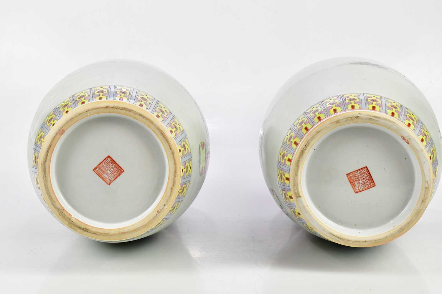 A pair of 20th century Chinese Famille Rose porcelain floor vases, with character mark to - Bild 6 aus 6