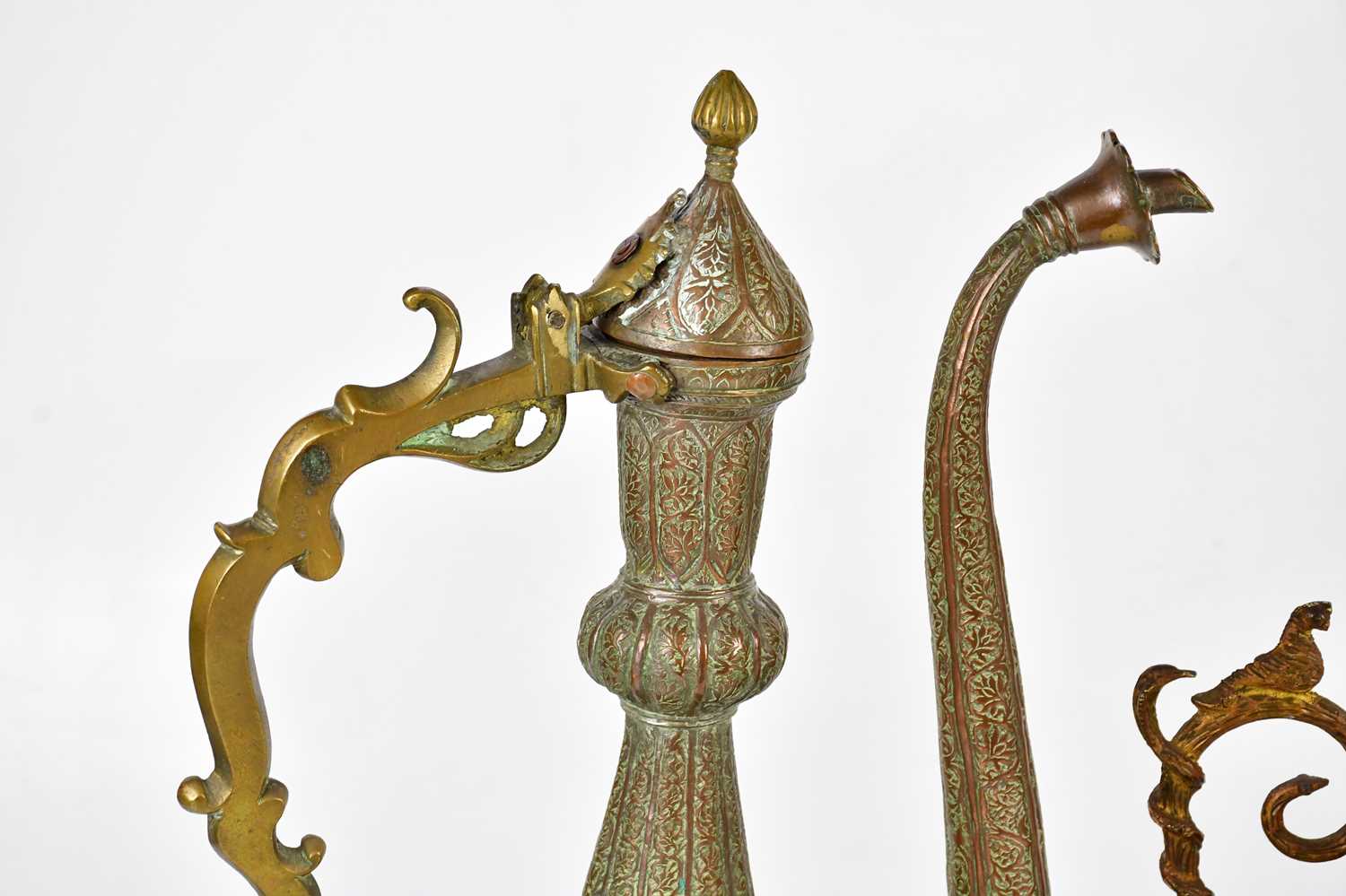 A large Persian ewer, height 49cm, together with a two smaller jugs. - Bild 2 aus 4