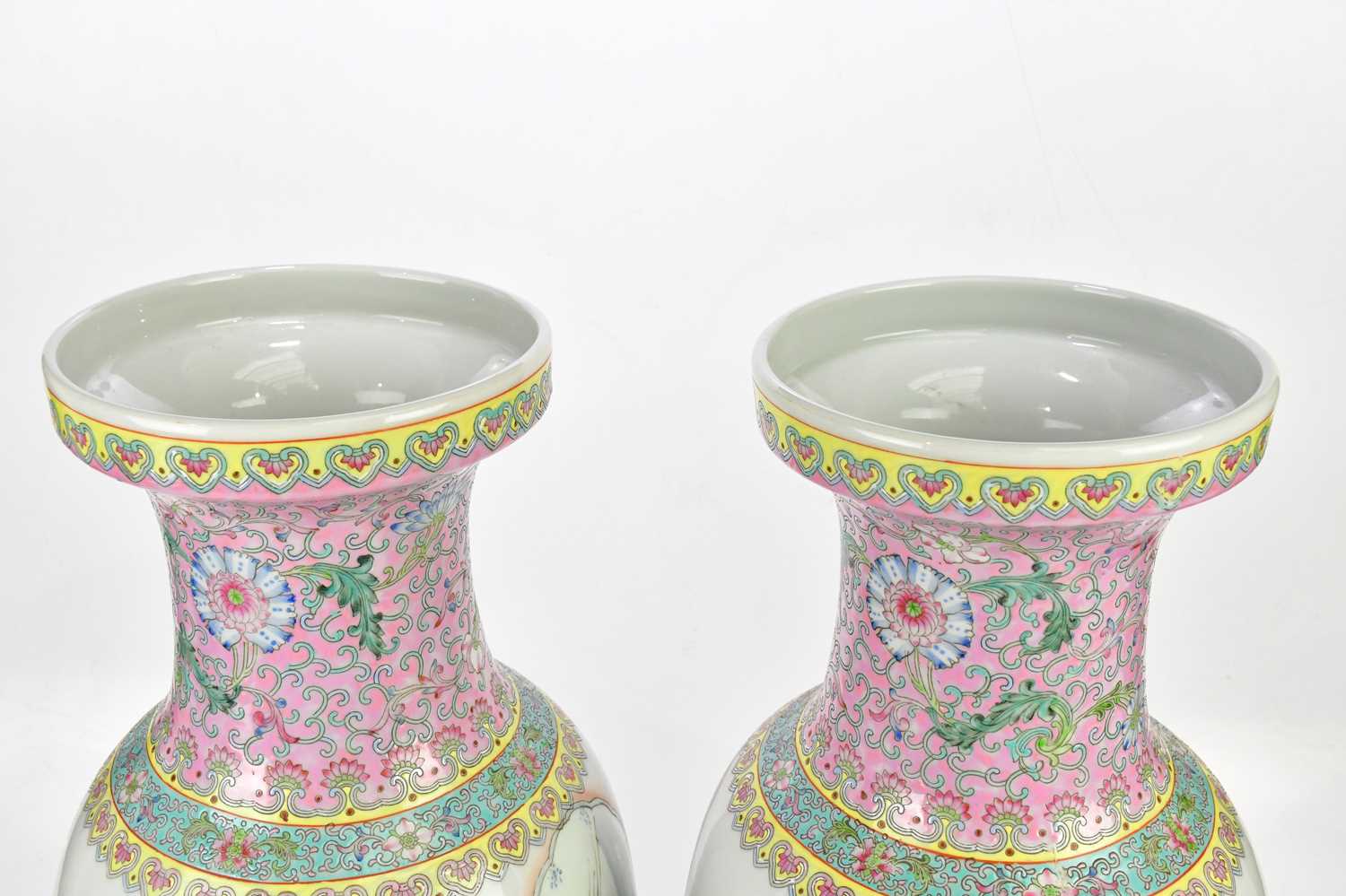 A pair of 20th century Chinese Famille Rose porcelain floor vases, with character mark to - Bild 5 aus 6