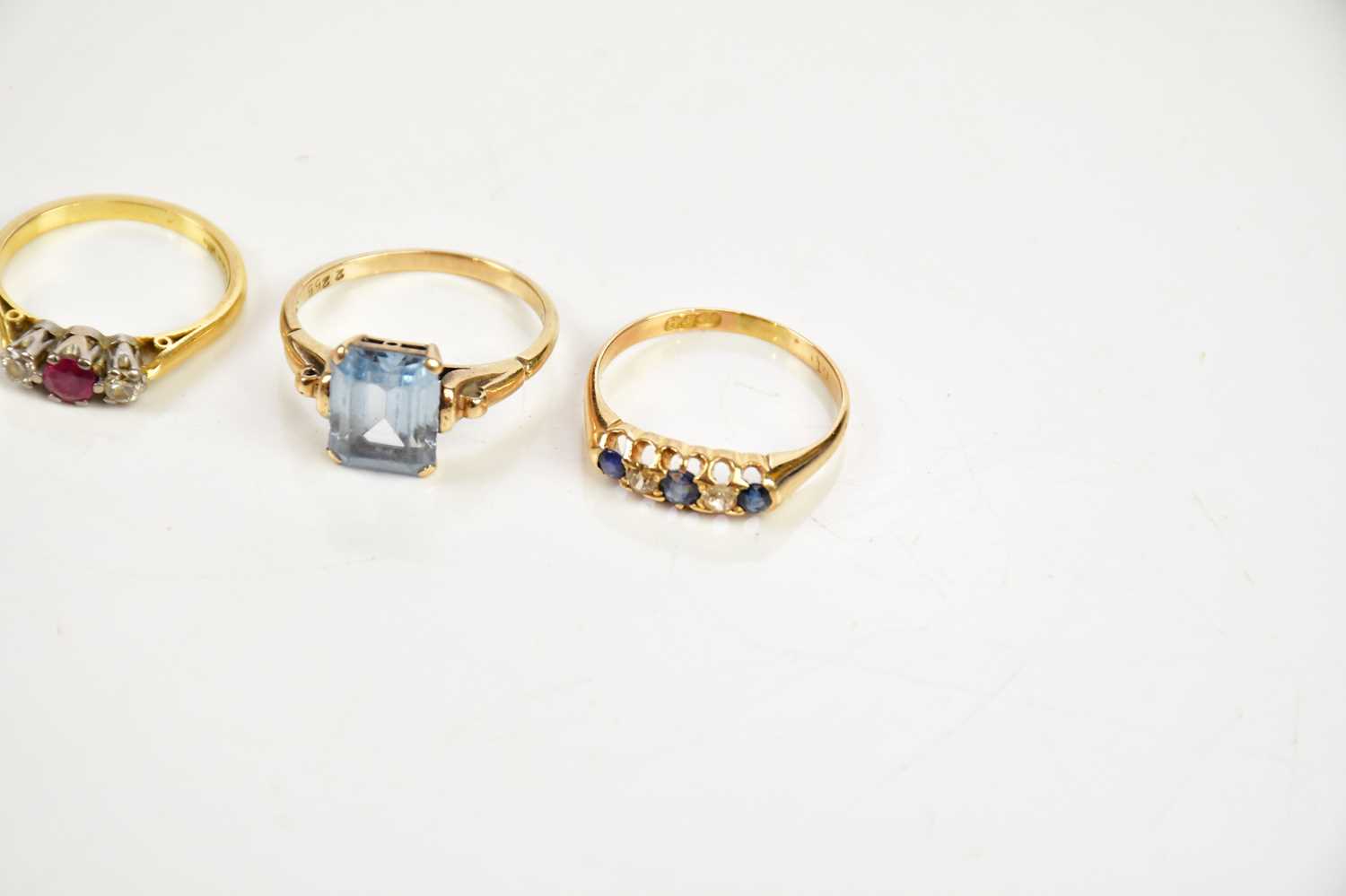 An 18ct yellow gold diamond and sapphire three stone dress ring, size K, a yellow metal diamond - Image 4 of 4