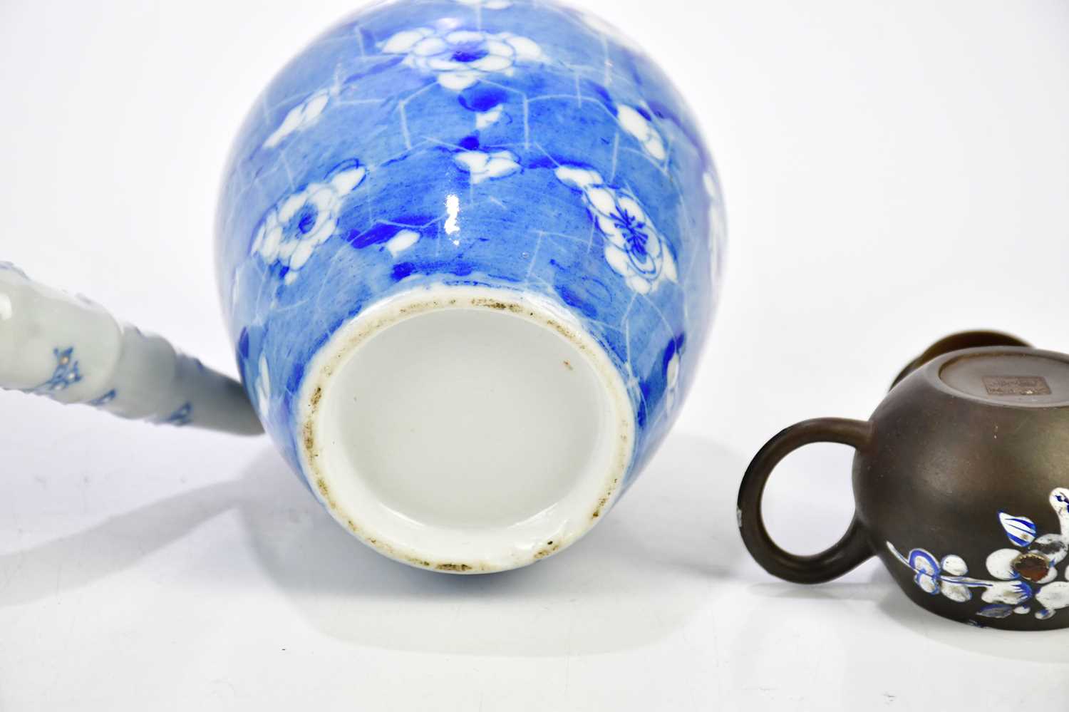 A small group of Japanese ceramics including a blue and white lidded ginger jar, a blue and white - Image 6 of 7