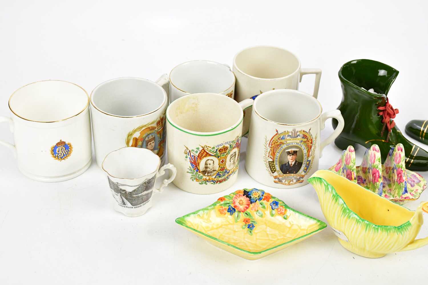 A quantity of decorative ceramics including Crown Devon, commemorative mugs, etc. - Image 2 of 4