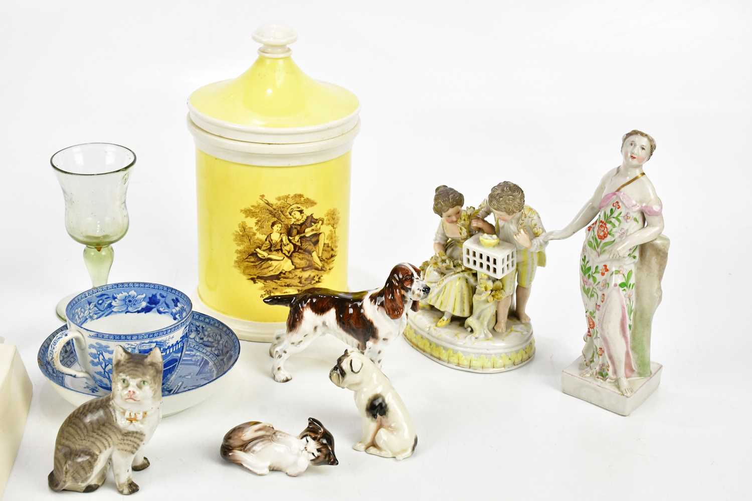 A small group of ceramics to include a Royal Worcester bulldog, a Royal Doulton cat, a Continental - Bild 2 aus 4