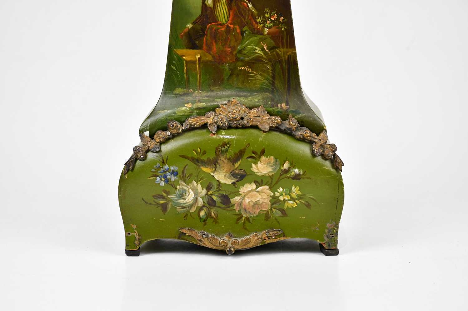 An early 20th century Continental hand painted mantel clock with gilt metal applied decoration, hand - Image 4 of 7