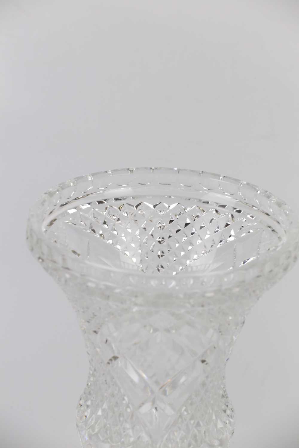 WATERFORD CRYSTAL; a group of four cut glass items comprising claret jug, vase, dish and lidded jar, - Bild 2 aus 4