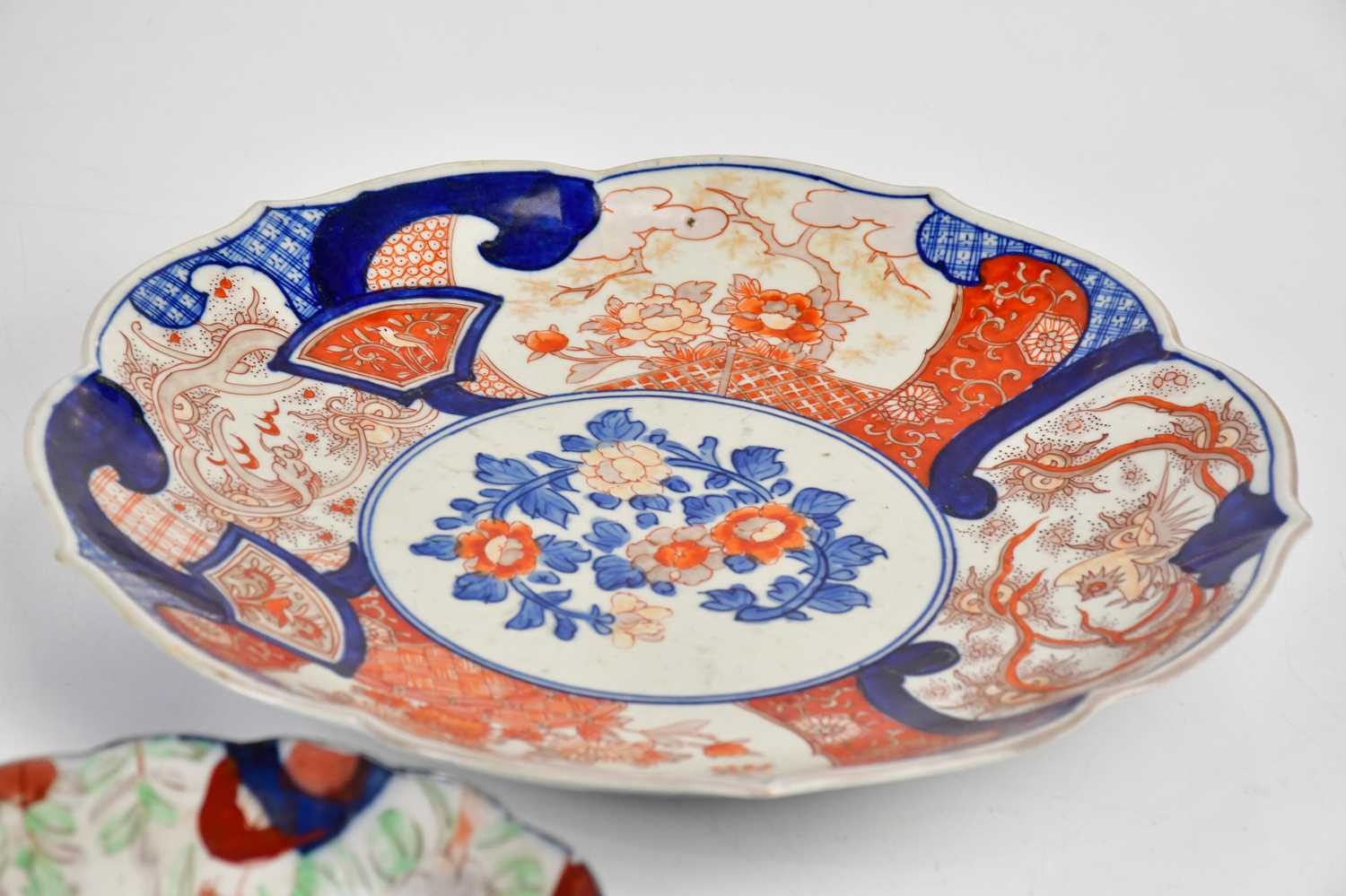 An early 20th century Japanese Imari plate with scalloped edge, diameter 27cm, a similar smaller - Image 6 of 7