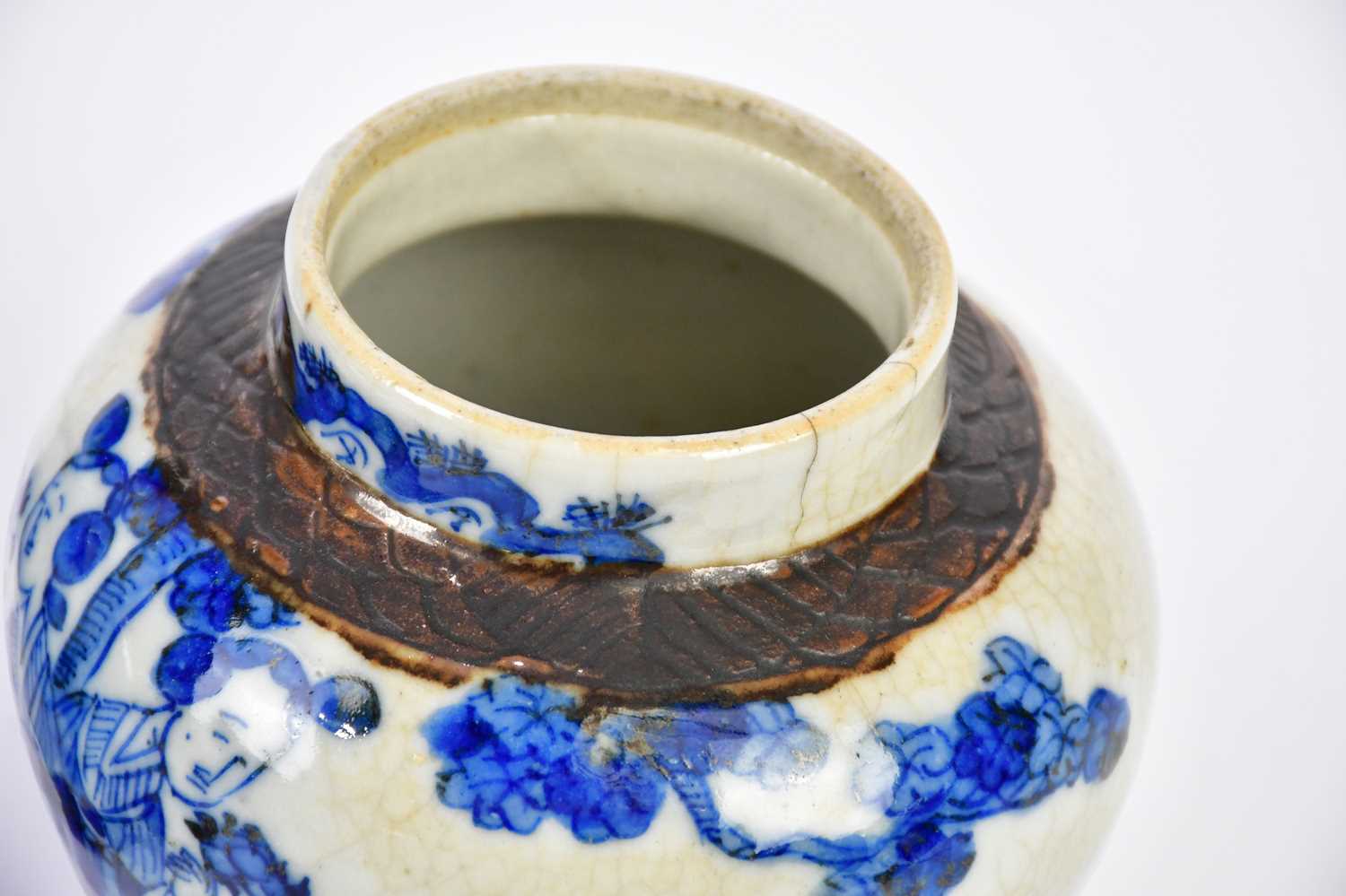 A pair of Chinese blue and white crackle glazed ginger jars and covers, with four character Kangxi - Image 4 of 13